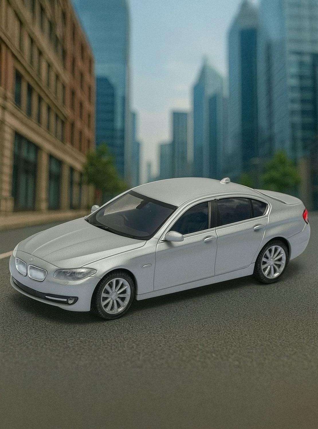 AUTO DE METAL BMW 535I A ESCALA 1:43 WELLY - 2