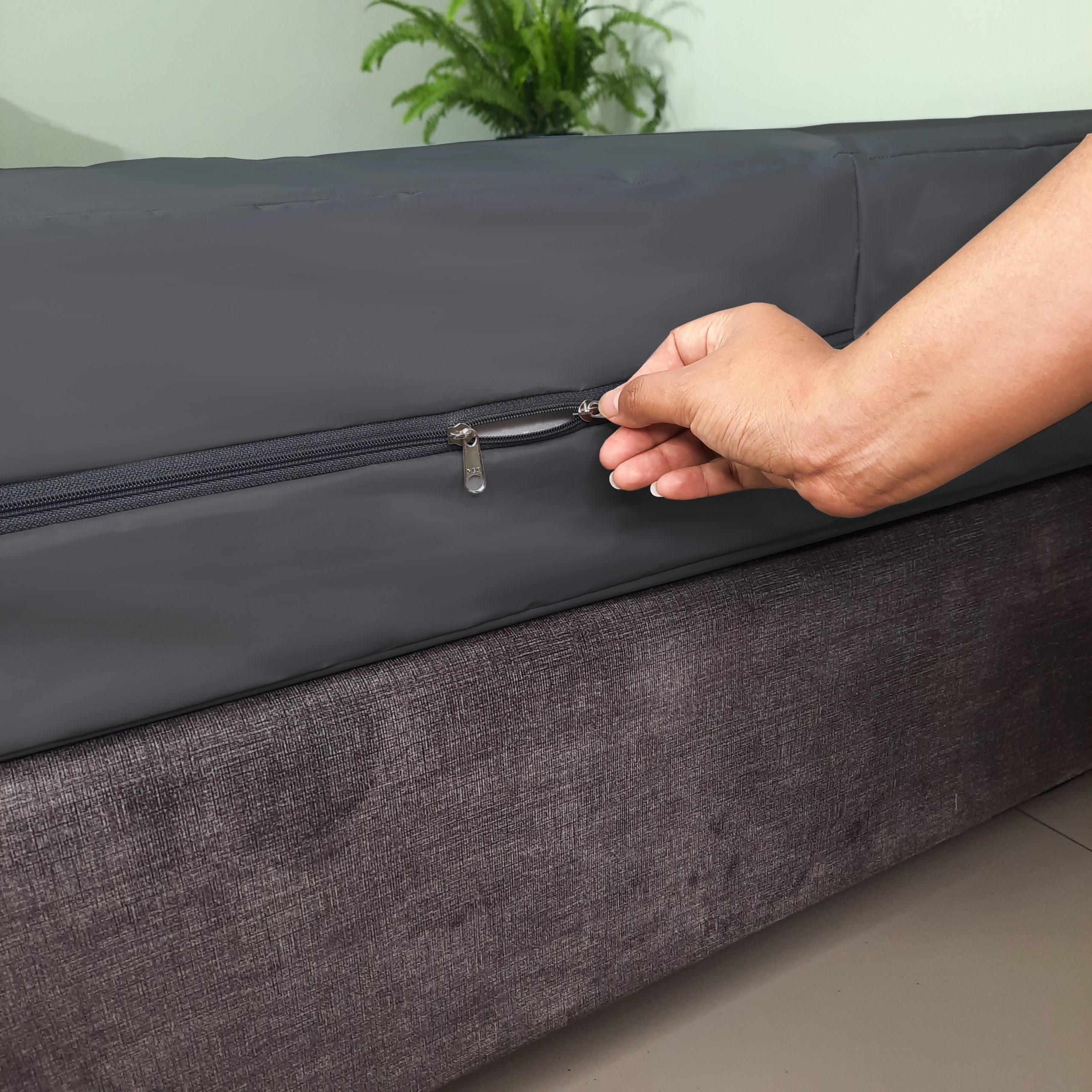FORRO DE COLCHON NUBE HOGAR QUEEN 160CM X 200CM CON CIERRE ACOLCHADO IMPERMEABLE 25CM - 2