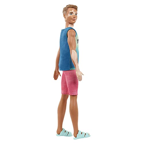 MUÑECA BARBIE FASHIONISTAS KEN 192 CON CABELLO CASTAÑO RECORTADO Y VITILIGO EN TANK TOP MALIBU SHORTS Y SANDALIAS - 5