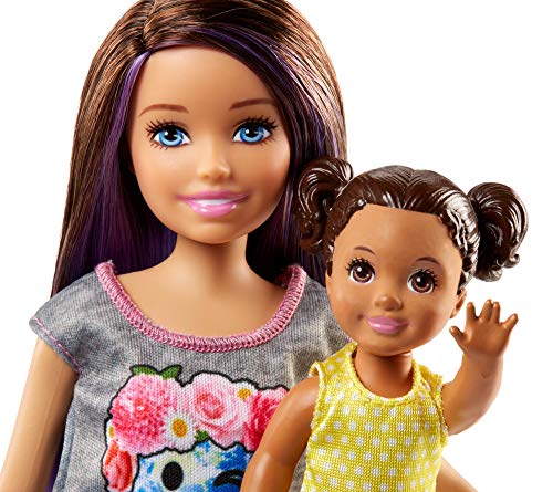 BARBIE SET DE JUEGOS DE NIÑERA CON MUÑECA SKIPPER MUÑECO BEBÉ COCHECITO SALTARÍN Y ACCESORIOS TEMÁTICOS PARA NIÑOS DE 3 A 7 AÑOS - 4