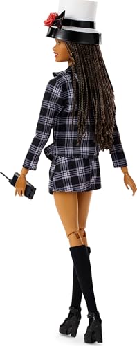 MUÑECA BARBIE SIGNATURE COLECCIONABLE CLUELESS DIONNE CON TRAJE A CUADROS BLANCO Y NEGRO SOMBRERO ALTO Y ACCESORIO DE TELÉFONO - 5