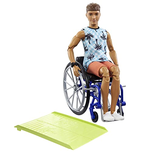 MUÑECA BARBIE KEN CON SILLA DE RUEDAS Y RAMPA JUGUETES PARA NIÑOS FASHIONISTAS MORENA CON CAMISETA PLAYERA Y PANTALONES CORTOS - 1