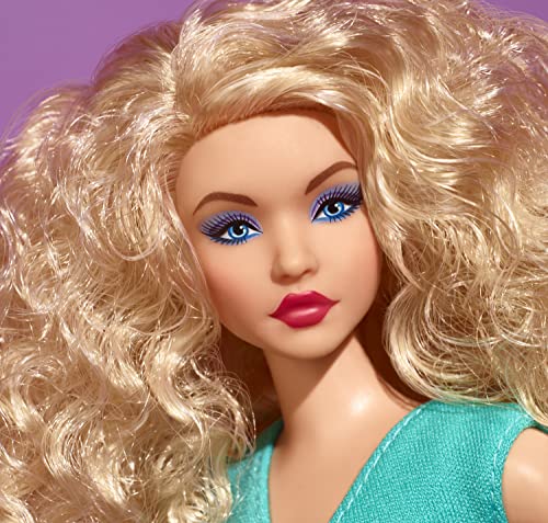 BARBIE MUÑECA DE MODA CON CABELLO RUBIO RIZADO VESTIDO CON TOP CORTO FRUNCIDO Y PANTALONES CORTOS DE LAVANDA SATINADOS POSABLE - 3