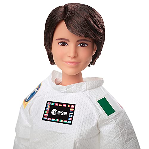 BARBIE SIGNATURE ROLE MODELS MUÑECA SAMANTHA CRISTOFORETTI DE LA ASTRONAUTA DE LA ESA MORENA DE 115 PULGADAS CON TRAJE ESPACIAL - 2