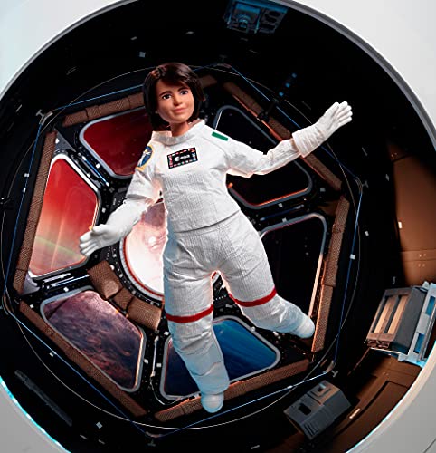 BARBIE SIGNATURE ROLE MODELS MUÑECA SAMANTHA CRISTOFORETTI DE LA ASTRONAUTA DE LA ESA MORENA DE 115 PULGADAS CON TRAJE ESPACIAL - 5