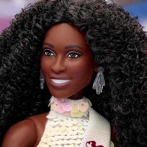 BARBIE MUÑECA COLECCIONABLE THE MOVIE PRESIDENT ISSA RAE COMO PRESIDENTE CON BLUSA BLANCA BRILLANTE Y CONJUNTO CORTO CON CABELLO - 3