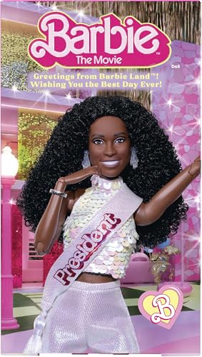 BARBIE MUÑECA COLECCIONABLE THE MOVIE PRESIDENT ISSA RAE COMO PRESIDENTE CON BLUSA BLANCA BRILLANTE Y CONJUNTO CORTO CON CABELLO - 6