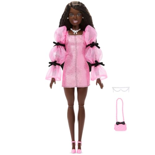 BARBIE MUÑECA DE ESTILO DE LUJO 14 EN MINI VESTIDO BARBIECORE ROSA METÁLICO CON MANGAS LARGAS ABULLONADAS Y LAZOS NEGROS CABELLO - 1