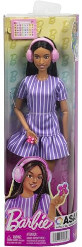 MUÑECA BARBIE FASHIONISTAS 245 MUÑECA AUTISTA CON VESTIDO DE RAYAS MORADO Y ACCESORIOS COMO FIDGET SPINNER TABLETA Y AURICULARES - 6