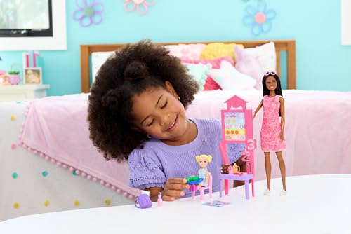 BARBIE CARRERAS MAESTRA SET DE JUEGO CON MUÑECA DE MODA CON VESTIDO REMOVIBLE MUÑEQUITA DE NIÑO PEQUEÑO PIZARRA DE AULA - 2