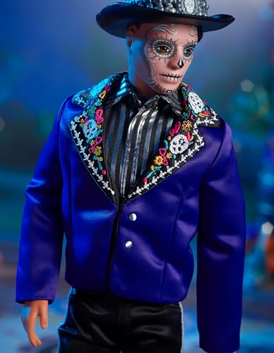 BARBIE SIGNATURE KEN FASHION MUÑECA 2023 DIA DE MUERTOS COLECCIONABLE CON CHAQUETA AZUL SOMBRERO NEGRO Y SOPORTE PARA MUÑECA - 3