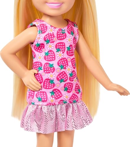 BARBIE CLUB CHELSEA MUÑECA PEQUEÑA 6 PULGADAS CON CABELLO RUBIO VISTIENDO VESTIDO EXTRAÍBLE CON ESTAMPADO DE FRESA Y ZAPATOS - 3