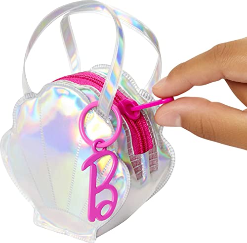 BARBIE CONJUNTO DE ROPA CON TEMÁTICA DE PLAYA 5 ACCESORIOS Y BOLSA CON CREMALLERA EN FORMA DE CONCHA CON ANILLO DE CLIP - 2