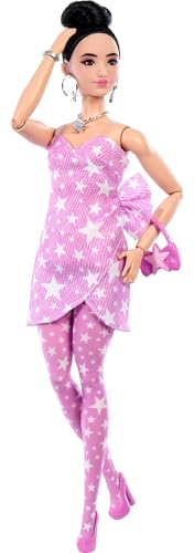 BARBIE MUÑECA DE ESTILO DE LUJO 11 EN VESTIDO DE MEZCLILLA ROSA ESTAMPADO DE ESTRELLAS CON MEDIAS A JUEGO PELO NEGRO EN MOÑO - 5