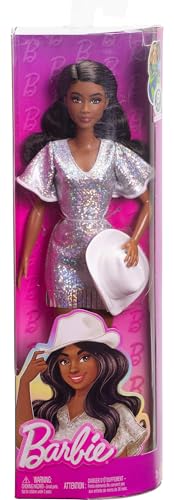 MUÑECA BARBIE FASHIONISTAS 239 CON CABELLO NEGRO USANDO UN VESTIDO DE FLECOS PLATEADOS BRILLANTES CON ACCESORIOS DEL OESTE COMO - 6