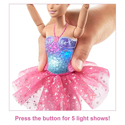 MUÑECA BARBIE DREAMTOPIA TWINKLE LIGHTS BALLERINA CON CABELLO RUBIO Y FUNCIÓN DE LUZ QUE LLEVA UNA CINTA REAL PARA LA CABEZA - 4