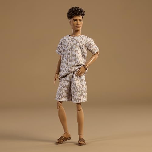 BARBIE BASICS MODEL COLLECTOR KEN FASHION DOLL 10 CON CABELLO MORENO EN CAMISA Y PANTALONES CORTOS CON ESTAMPADO A JUEGO MODA - 2