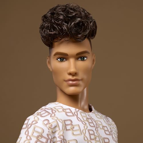 BARBIE BASICS MODEL COLLECTOR KEN FASHION DOLL 10 CON CABELLO MORENO EN CAMISA Y PANTALONES CORTOS CON ESTAMPADO A JUEGO MODA - 3