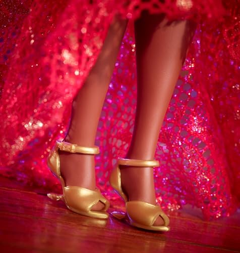 MUÑECA BARBIE MUJERES INSPIRADORAS CELIA CRUZ REINA DE LA SALSA EN VESTIDO DE ENCAJE ROJO CON MICRÓFONO DORADO COLECCIONABLE - 5