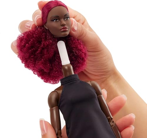 MUÑECA COLECCIONISTA BARBIE BASICS MODELO 03 CON PELO RIZADO ROJO MINI VESTIDO NEGRO Y BOTAS MODAS DE AJUSTE UNIVERSAL CUERPO - 6