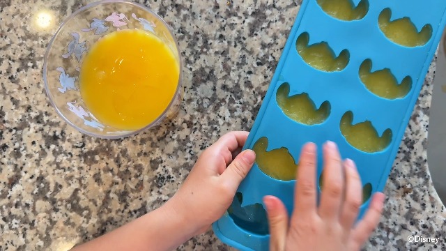 BANDEJAS DE HIELO DE SILICONA DISNEY POOH PAQUETE DE 2 BANDEJAS DE HIELO PARA CONGELADOR CON DIVERTIDOS MOLDES DE POOH - 7