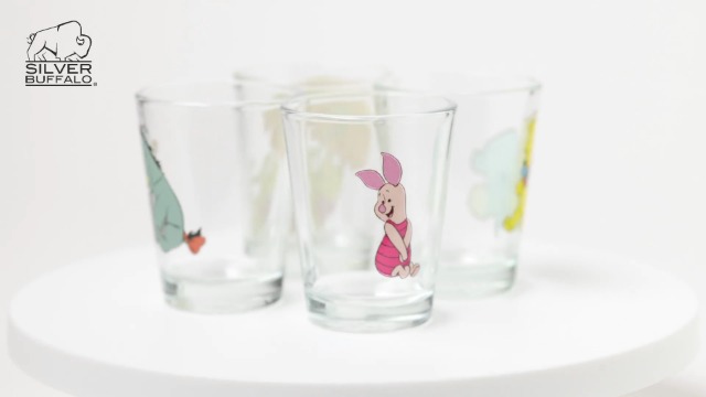 SILVER BUFFALO DISNEY WINNIE THE POOH RETRO GROOVY CON EEYORE Y PIGLET JUEGO DE 4 MINI VASOS DE VIDRIO 15 ONZAS - 7