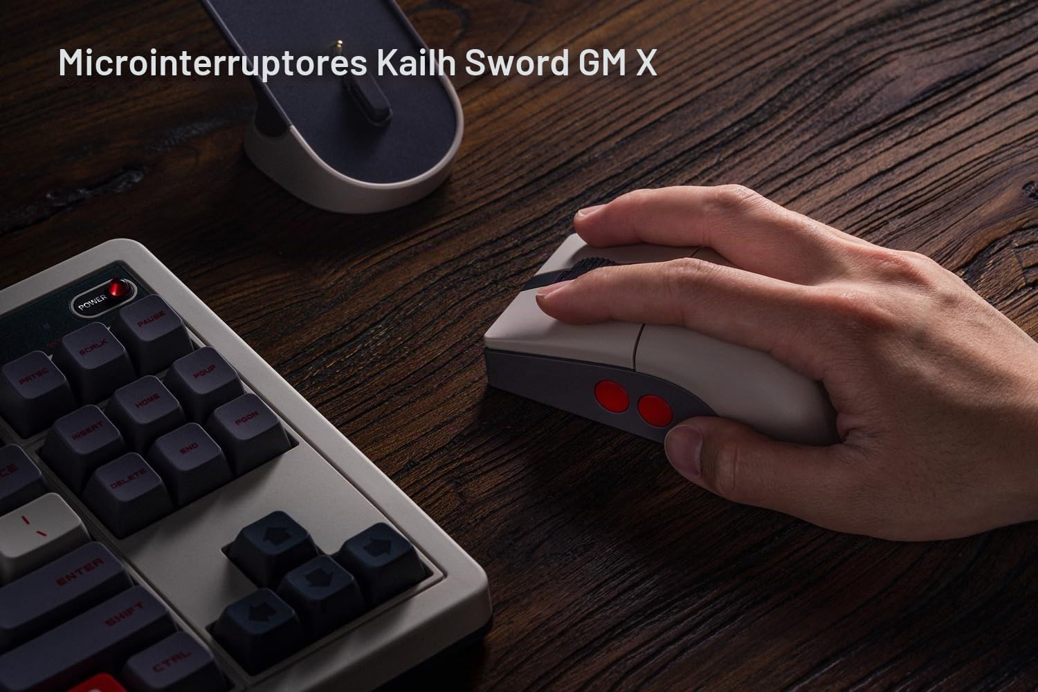 8BITDO RATÓN RETRO R8 CON BASE DE CARGA, SENSOR ÓPTICO PAW 3395 DPI 26K, FRECUENCIA DE SONDEO 4K, BOTONES PROGRAMABLES, - 5