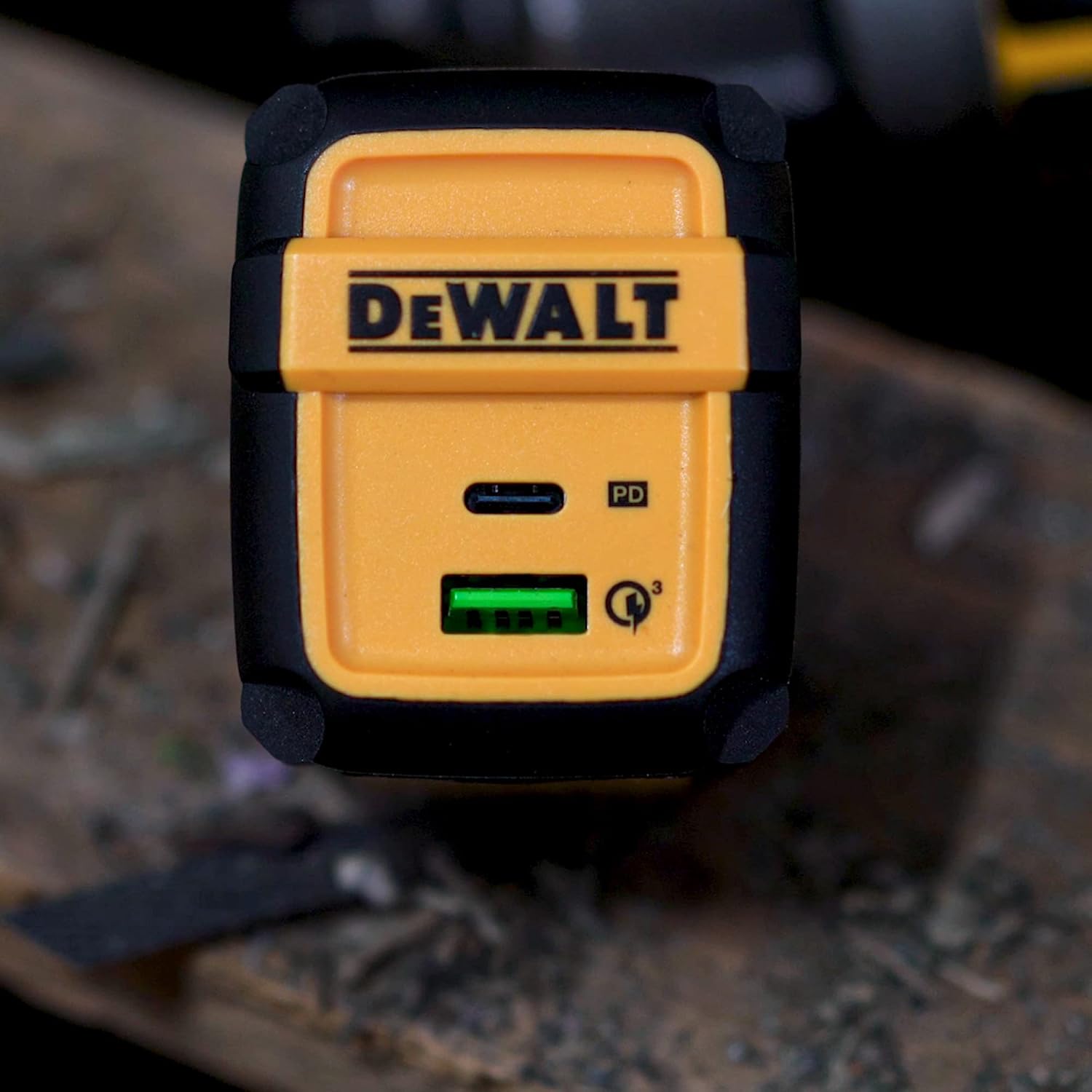 DEWALT BLOQUE CARGADOR DUAL USB Y USB C DE SERVICIO PESADO DE 49.5W CABLE NO INCLUIDO , ADAPTADOR DE CORRIENTE USBC, - 2