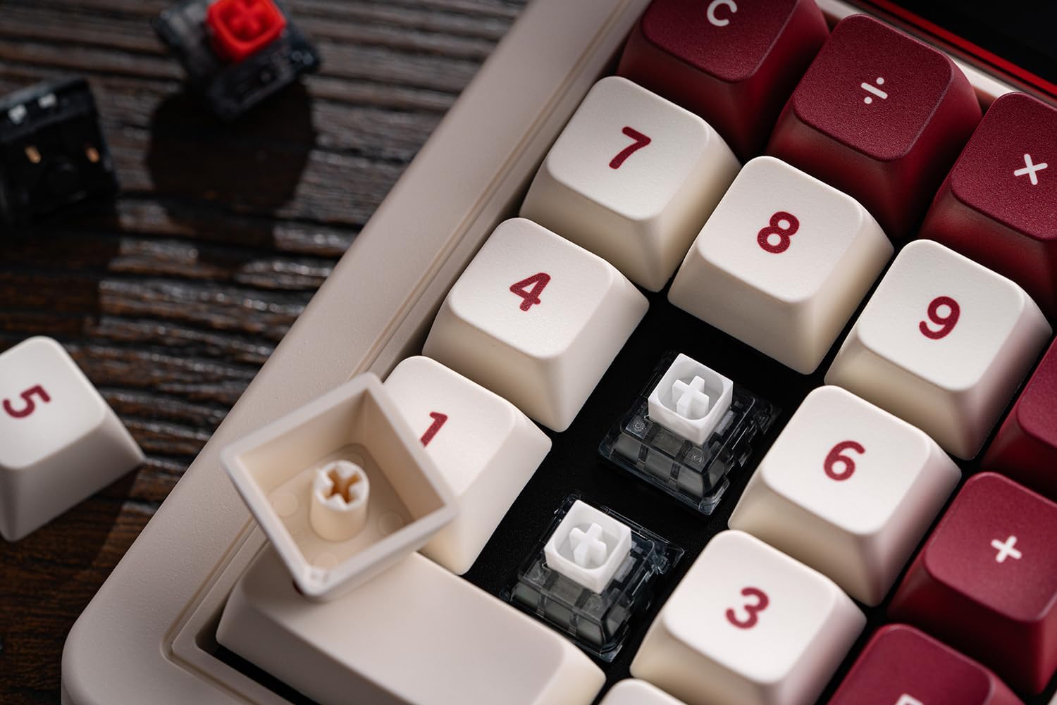 8BITDO RETRO 18 MECHANICAL NUMPAD, SUPPORTS CALCULATOR MODE, BLUETOOTH/2.4G/WIRED NUMPAD FOR WINDOWS AND ANDROID - FAMI - 7
