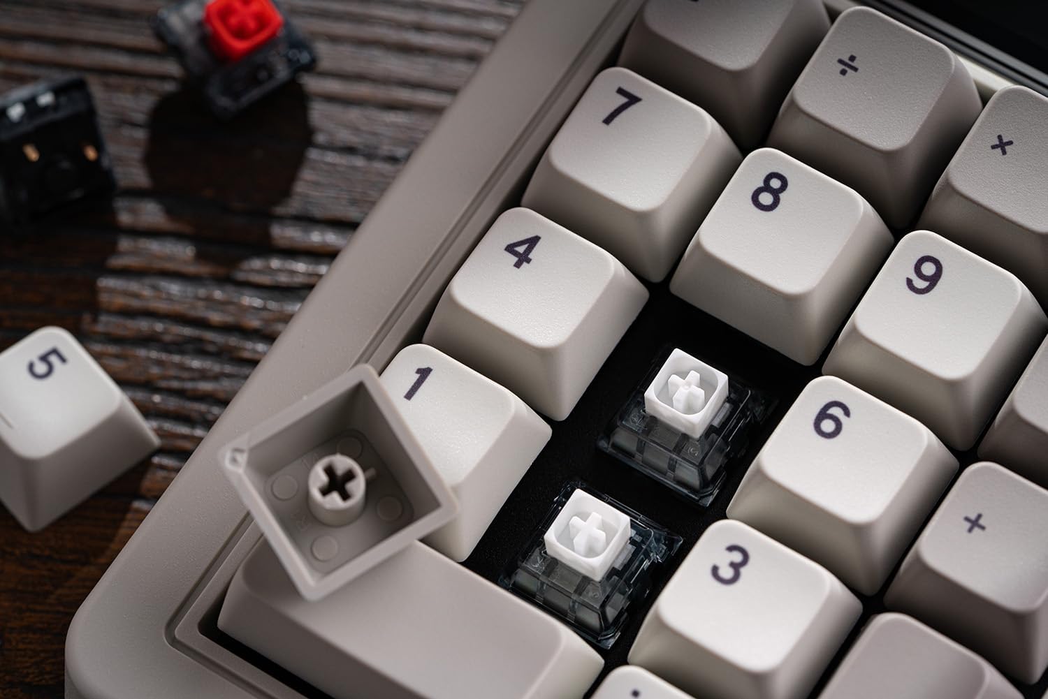 8BITDO RETRO 18 MECHANICAL NUMPAD, SUPPORTS CALCULATOR MODE, BLUETOOTH/2.4G/WIRED NUMPAD FOR WINDOWS AND ANDROID - M EDITION - 7