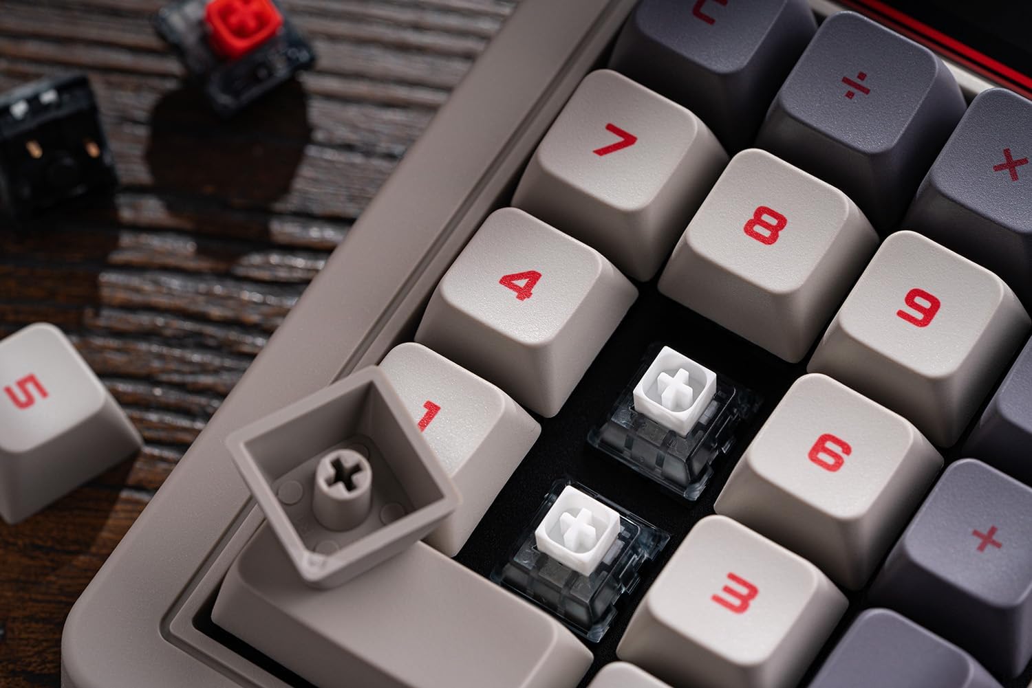 8BITDO RETRO 18 MECHANICAL NUMPAD, SUPPORTS CALCULATOR MODE, BLUETOOTH/2.4G/WIRED NUMPAD FOR WINDOWS AND ANDROID - N EDITION - 7