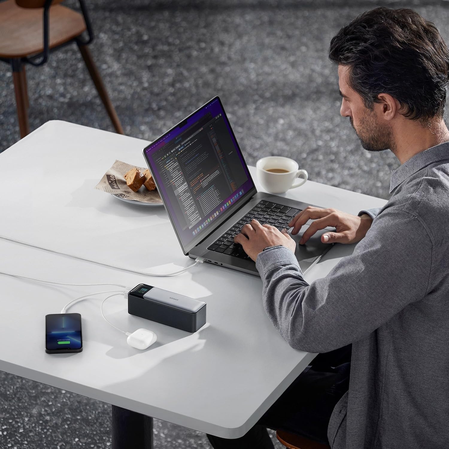ANKER 737 POWER BANK, CARGADOR PORTÁTIL PARA LAPTOP DE 24,000 MAH CON 3 PUERTOS Y CARGA RÁPIDA DE 140 W, PANTALLA - 2
