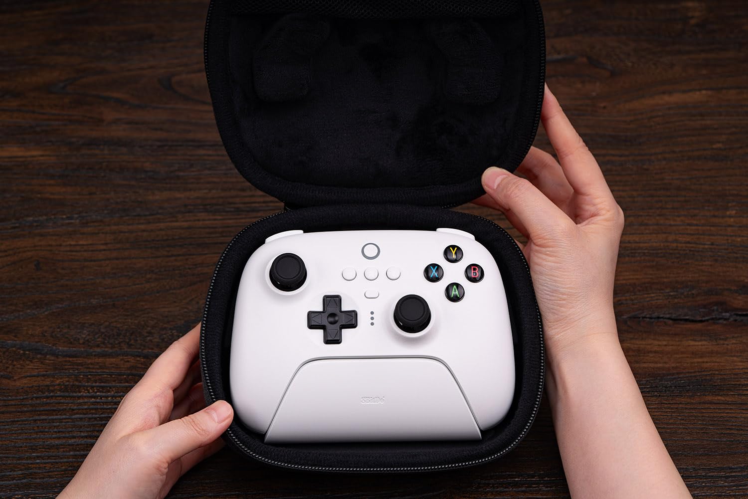 8BITDO CLASSIC CONTROLLER TRAVEL CASE FOR 8BITDO ULTIMATE CONTROLLER WITH CHARGING DOCK - 2