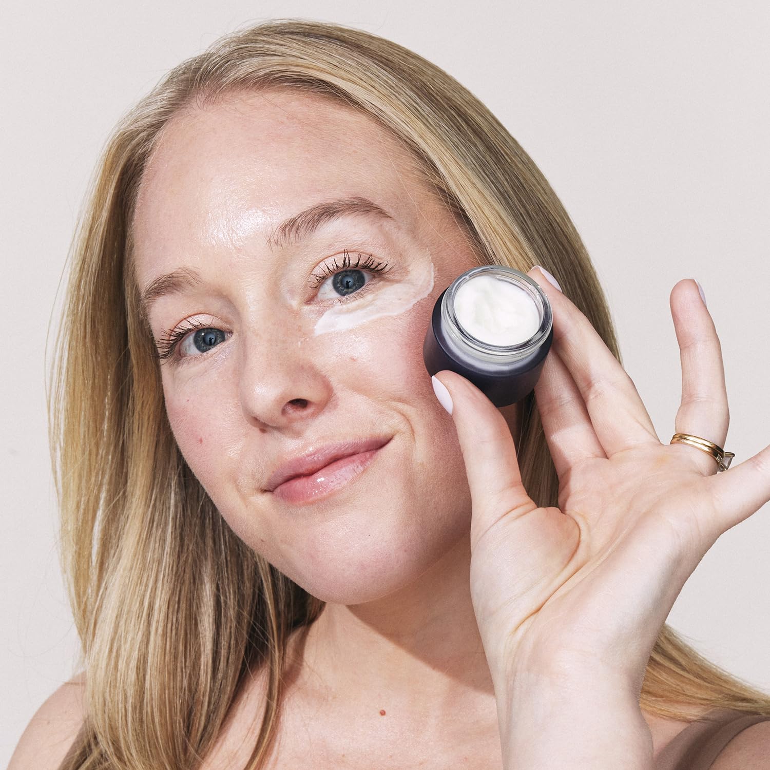 EIGHT SAINTS CREMA DE OJOS CON RETINOL, PARA SUAVIZAR LÍNEAS FINAS Y ARRUGAS Y MEJORAR EL TONO DE LA PIEL, CON VITAMINA B5, - 3