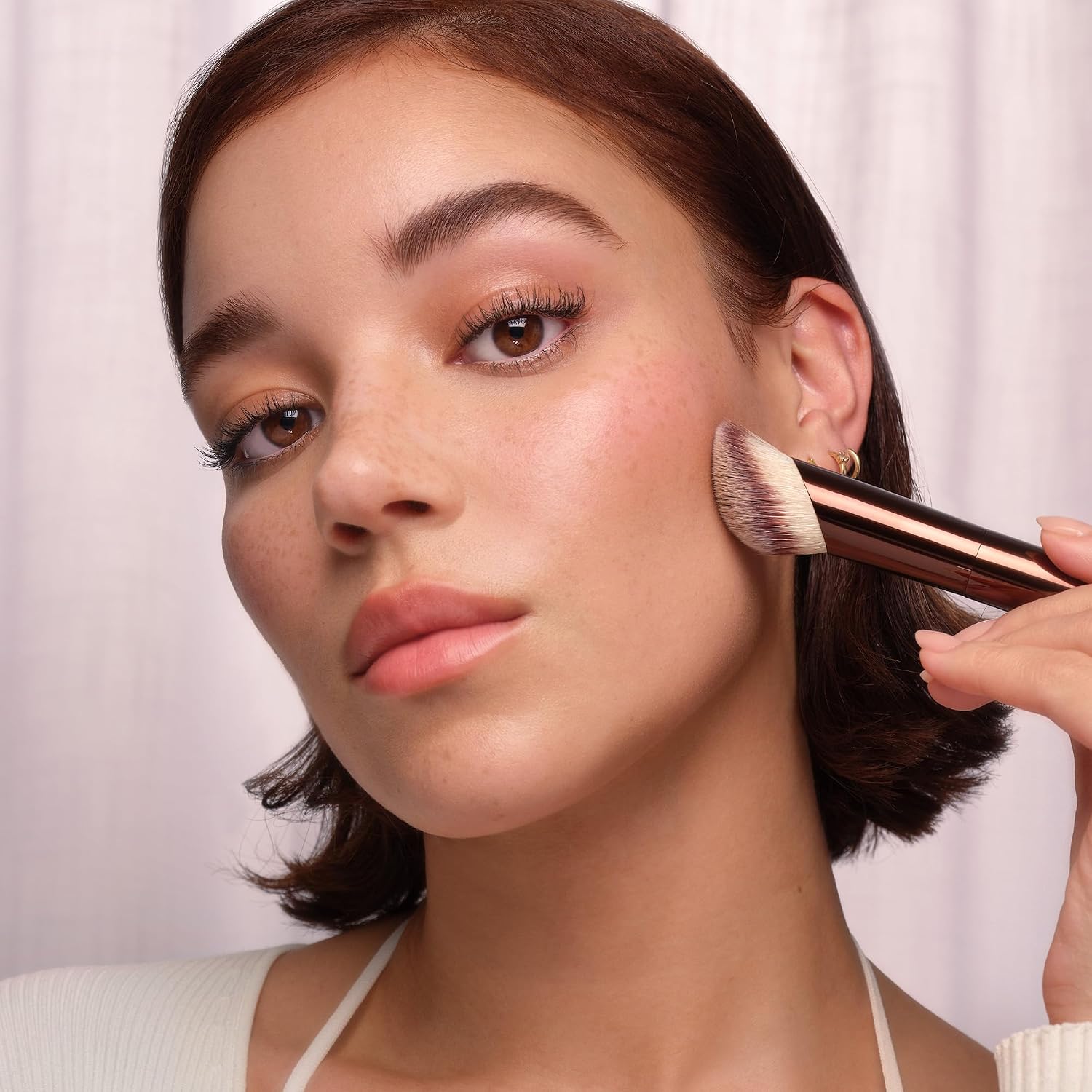 HOURGLASS CEPILLO DE BASE AMBIENT SOFT BRILLO GLOW - 4