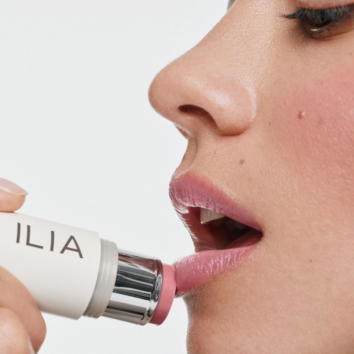 ILIA - MULTI-STICK PARA LABIOS MEJILLAS FÓRMULA DE COLOR CREMOSA Y DE CONSTRUCCIÓN MÚLTIPLE PARA TODO TIPO DE PIEL NUTRE, - 4