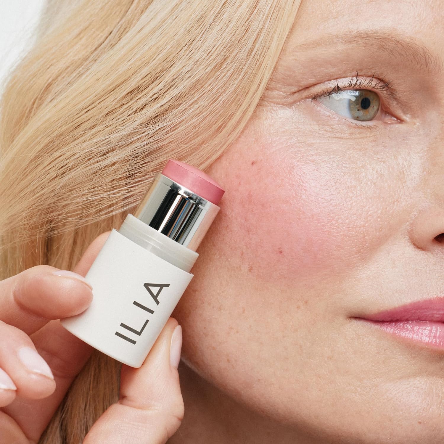 ILIA - MULTI-STICK PARA LABIOS MEJILLAS FÓRMULA DE COLOR CREMOSA Y DE CONSTRUCCIÓN MÚLTIPLE PARA TODO TIPO DE PIEL NUTRE, - 5
