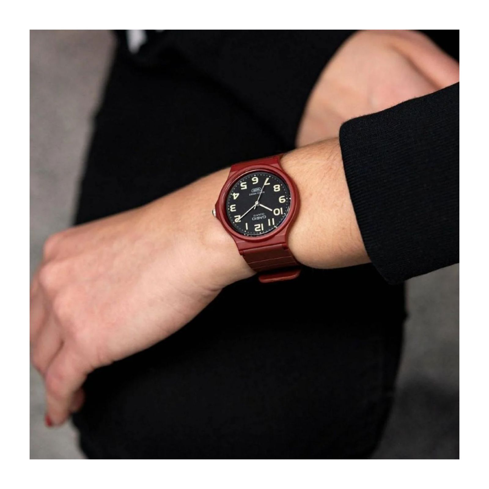 RELOJ CASIO MQ-24UC-4BDF PARA HOMBRE CAUCHO ROJO - 3