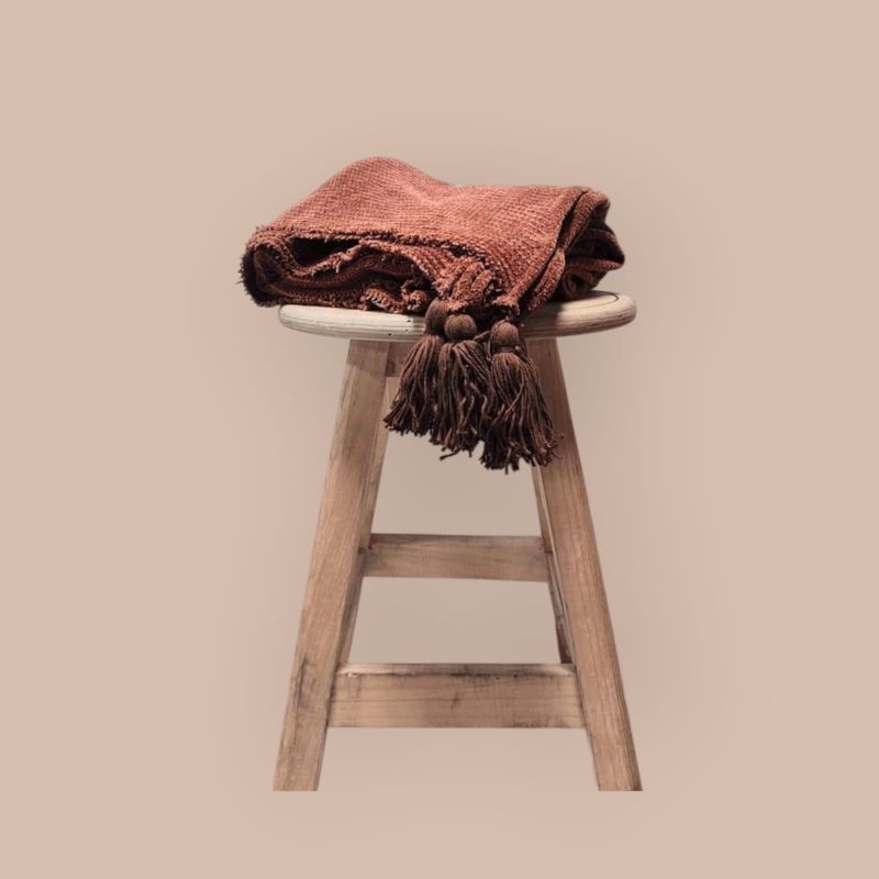 MANTA - PIE DE CAMA 250 × 200 CM EN TEJIDO WAFFLE CON BORLAS - COLOR CHOCOLATE - 2