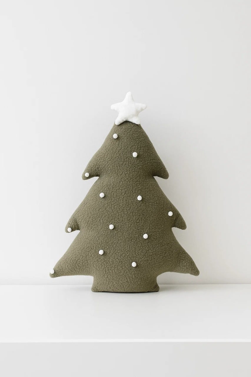 COJÍN NAVIDEÑO VERDE CON NIEVE DECO ARBOL DE NAVIDAD CREMA 35 X 40CM - 1
