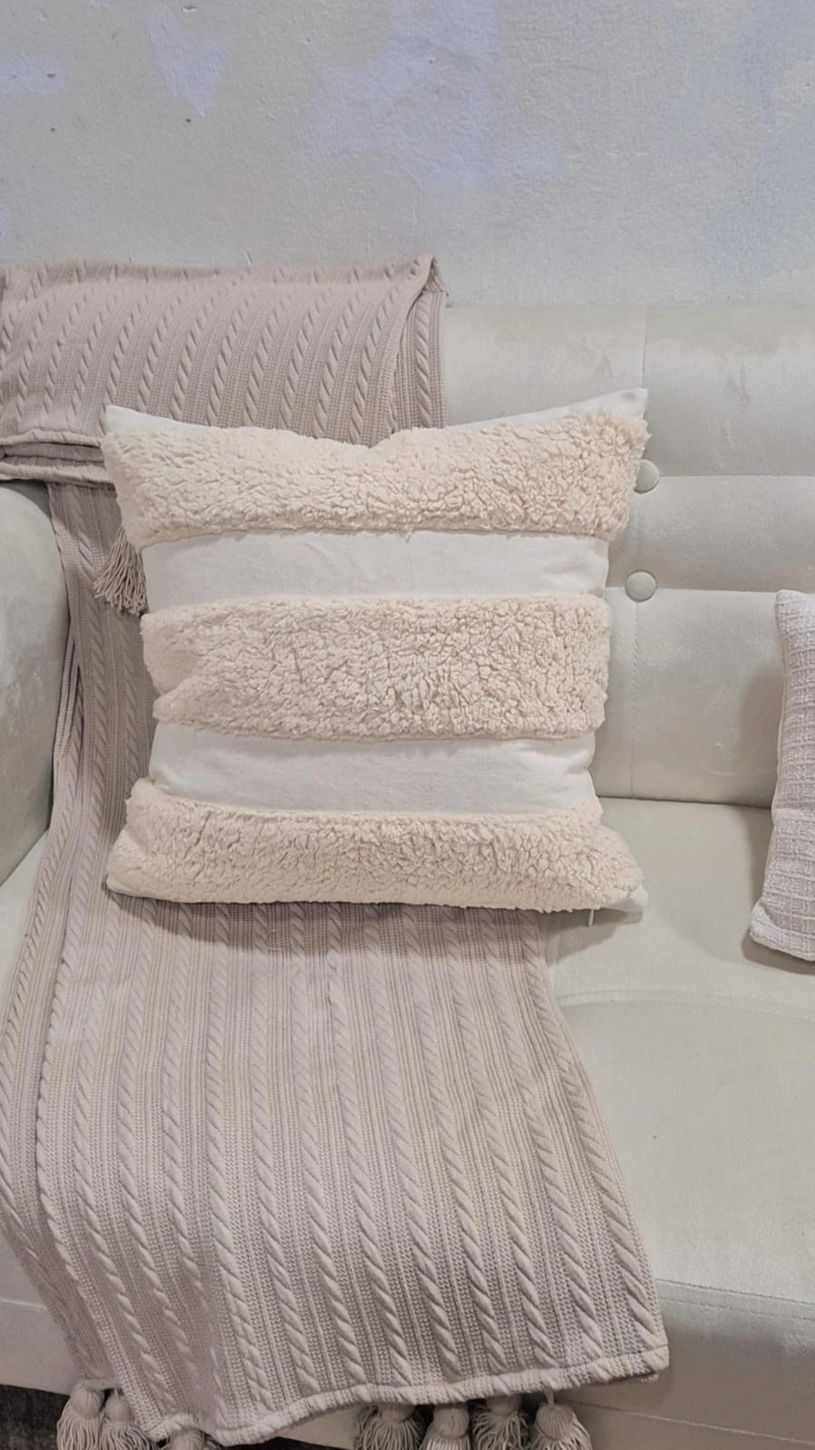 COJÍN BEIGE PELUCHE 45×45 – ESTILO NÓRDICO - 7
