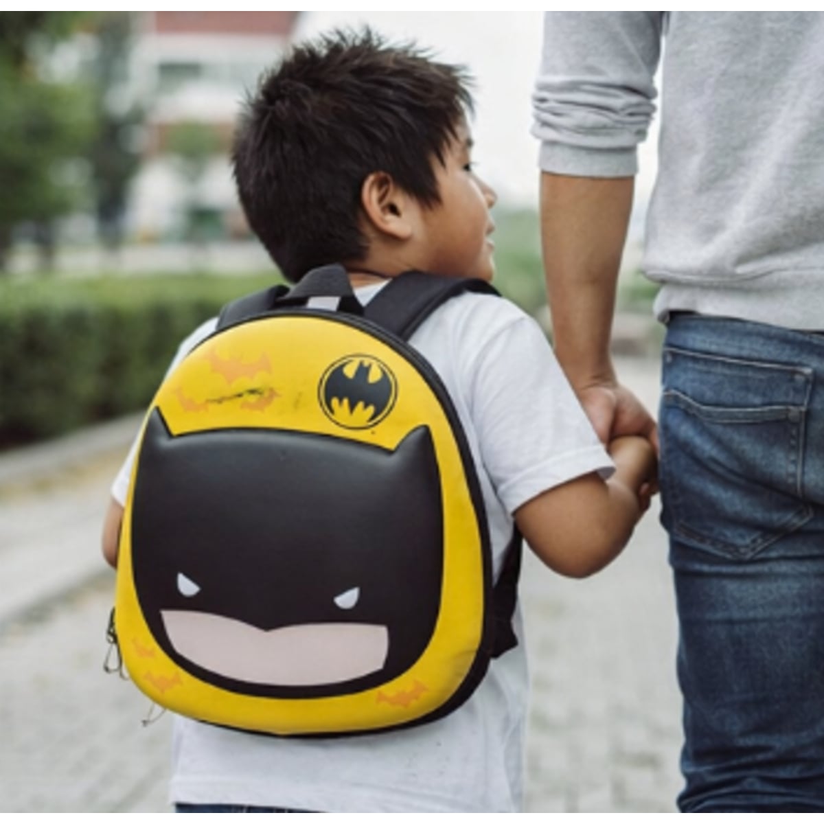 MOCHILA PARA NIÑO DISEÑO HÉROE URBANO CON RELIEVE - 3