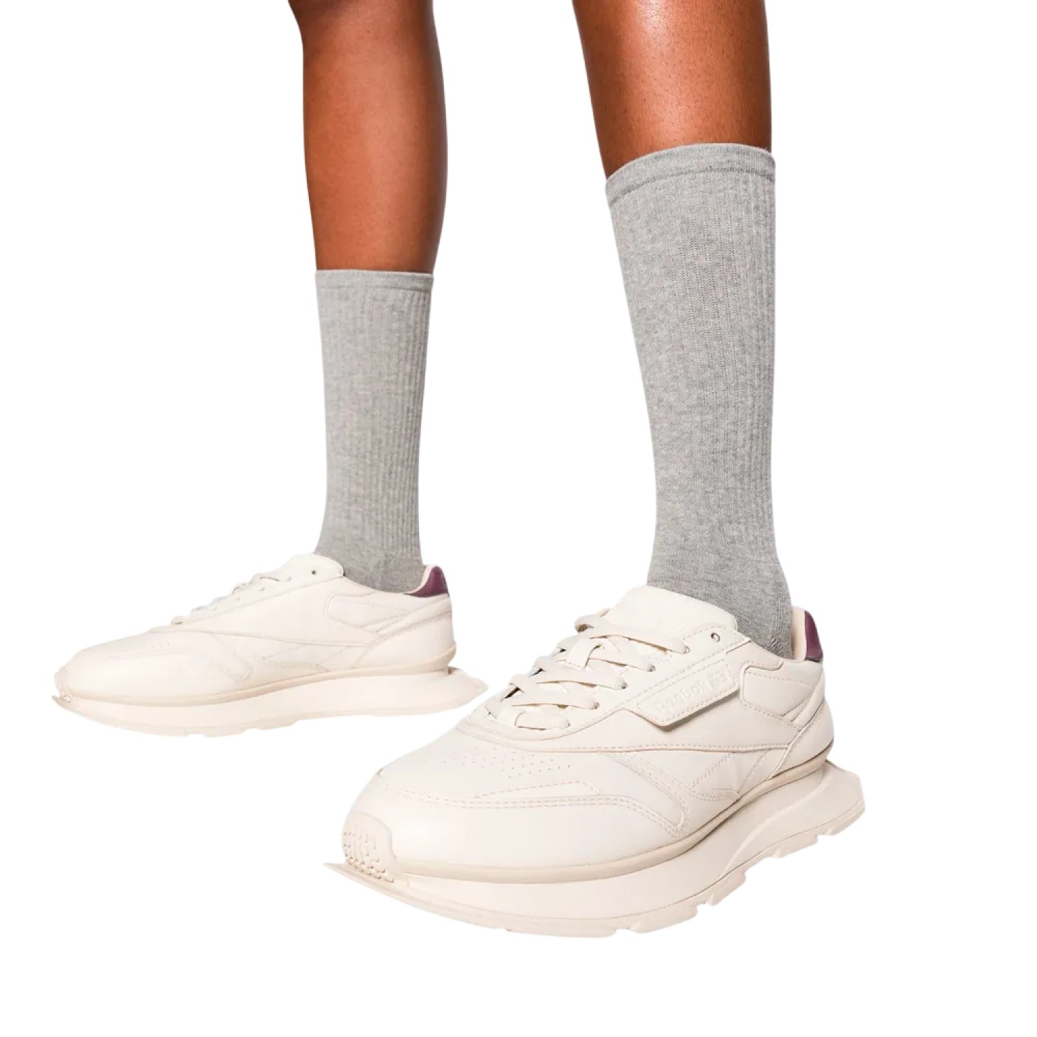 ZAPATILLA REEBOK CLASSIC LEATHER LTD BEIGE PARA MUJER - 3
