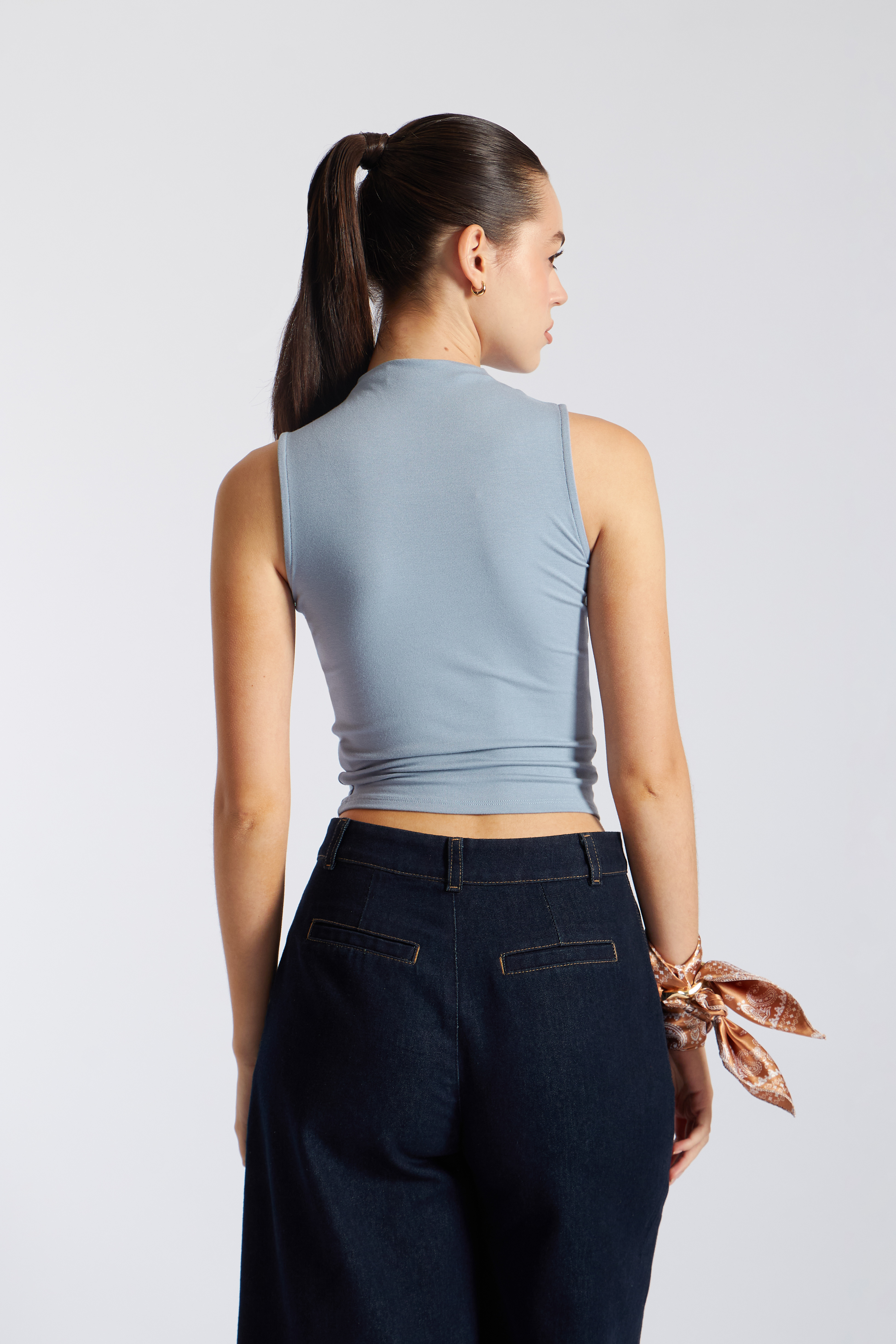 TOP MINIMAL CUELLO ALTO - 3