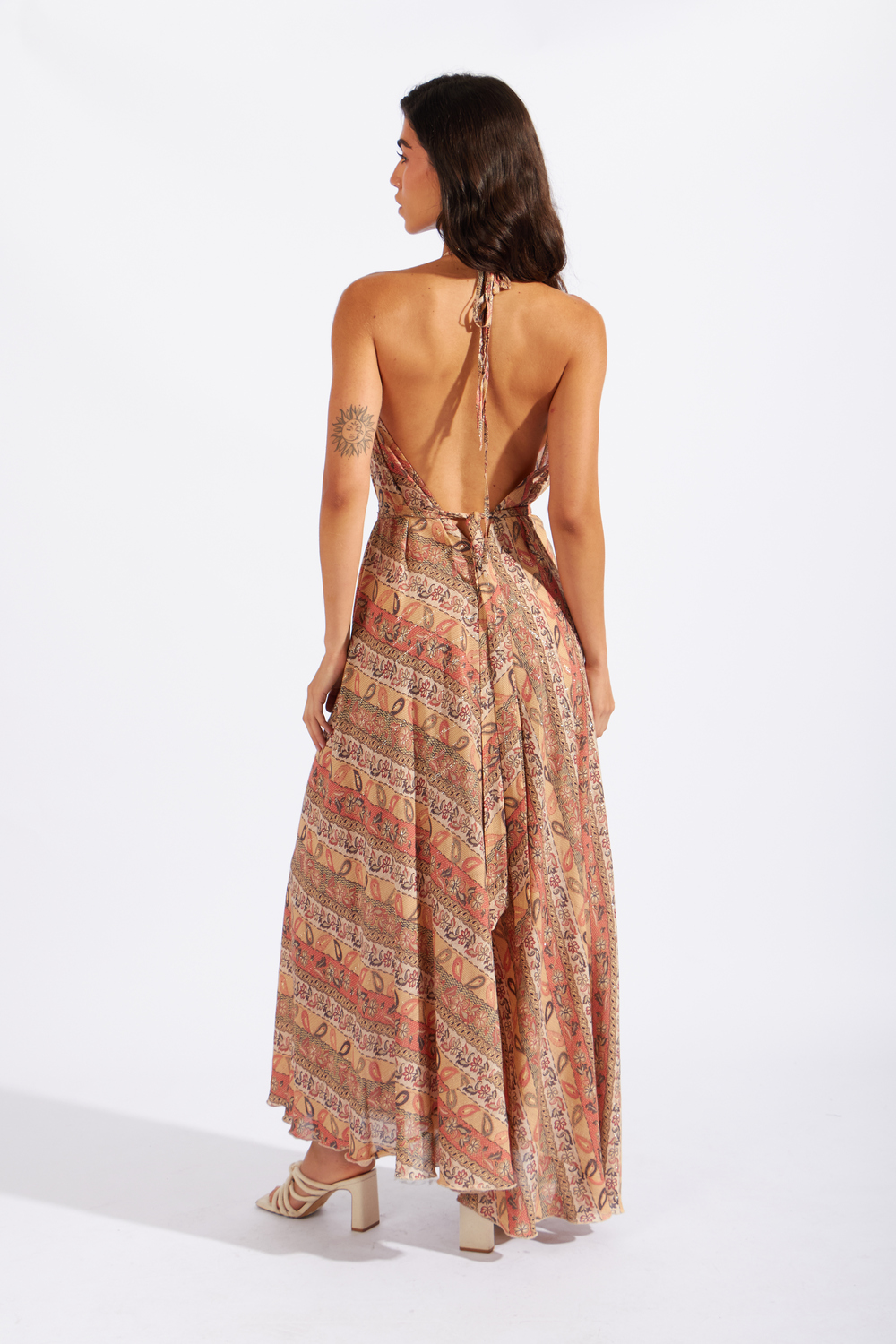 VESTIDO FLUIDO HALTER ESCOTE - 3