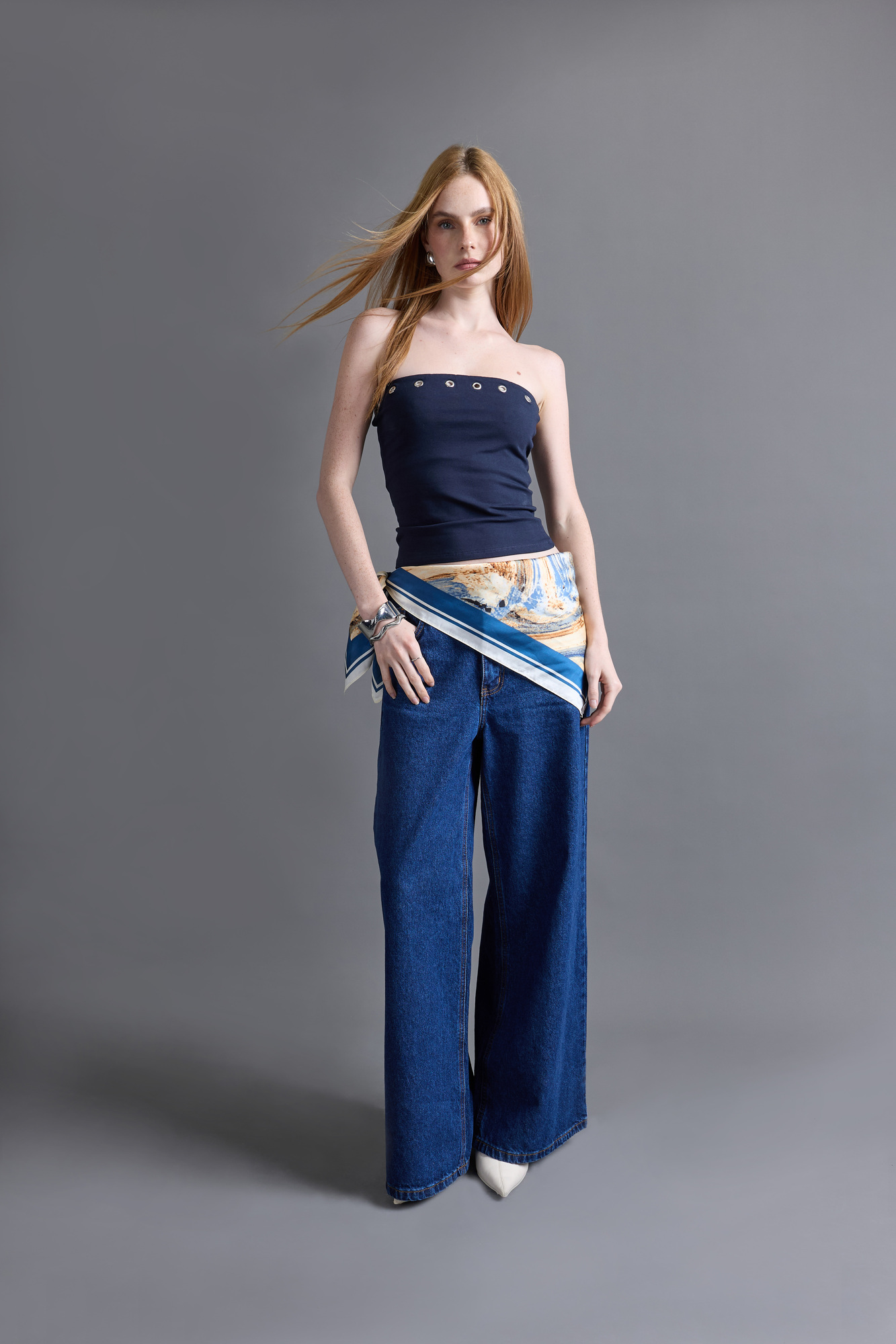 TOP STRAPLESS OJALILLOS - 3