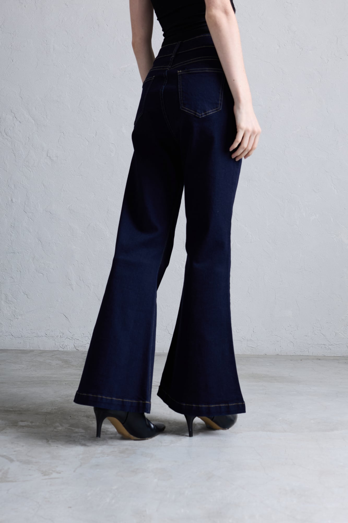 PANTALÓN FLARE TIRO ALTO - 4