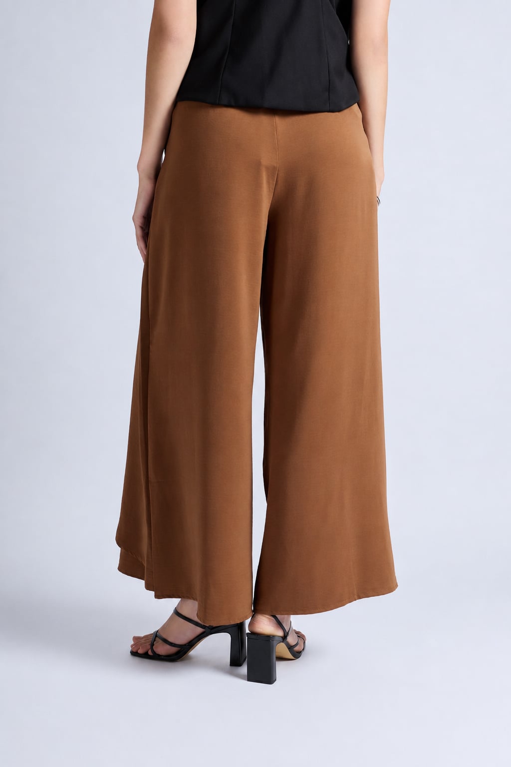 PANTALÓN FLUIDO CON VOLANTES - 5