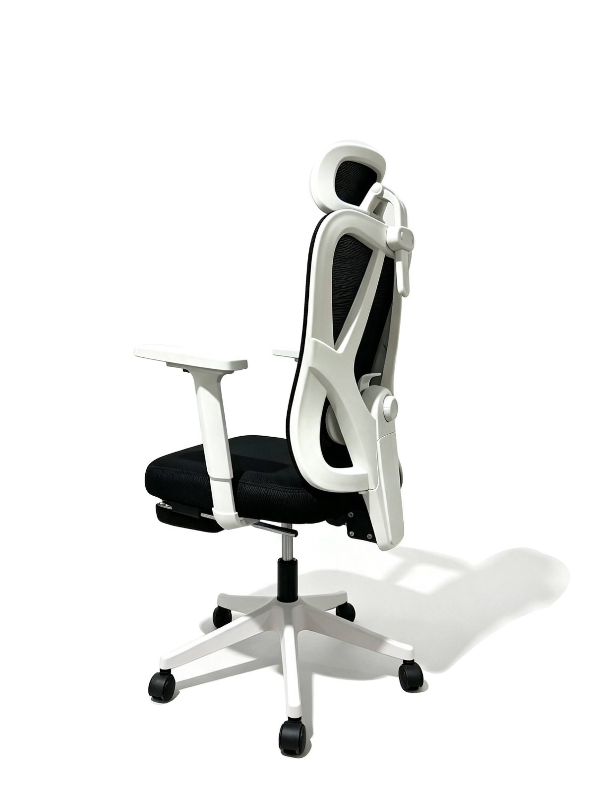 SILLA DE OFICINA INIUS ARI ERGONÓMICA REPOSABRAZOS 3D CON REPOSAPIÉS Y MALLA ZYNCRO NEGRO - 5