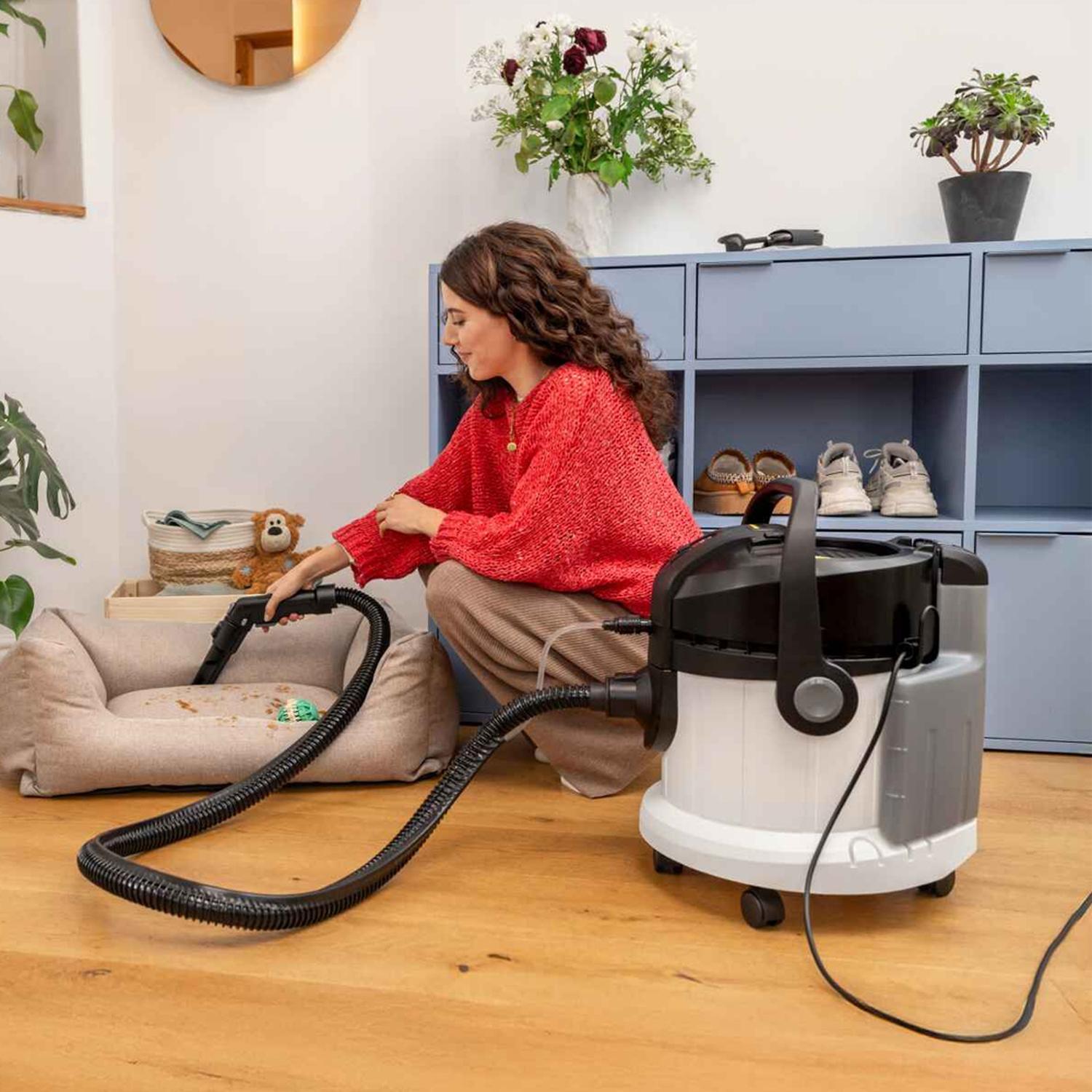 LIMPIADORA DE ALFOMBRA Y TAPICES 1000W KARCHER SE 4 - 3